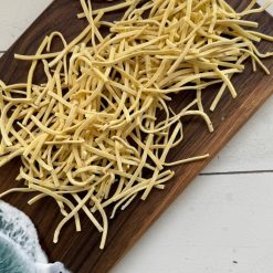 Ev yapımı çorbalık kesme makarna – doğal ve katkısız erişte görüntüsü