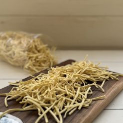 Ev yapımı çorbalık kesme makarna – doğal ve katkısız erişte görüntüsü