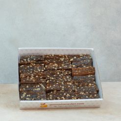 Fındıklı pestil – dut pekmezi, bal, süt, şeker ve fındıkla hazırlanan geleneksel Gümüşhane tatlısı