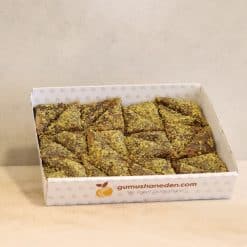 Antep fıstıklı muska tatlısı – ince pestil, Antep fıstığı ezmeli ve bal-dut kaplamalı yöresel lezzet