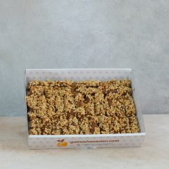 Fındıklı Kalem Sarma, bal ve pekmez karışımına bulanıp fındık parçacıklarıyla kaplanmış Gümüşhane pestili