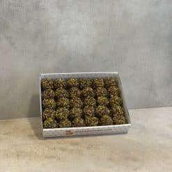 Antep fıstıklı atom çokopestil – içi fındık ezmeli, dışı Antep fıstığı kaplı Gümüşhane tatlısı