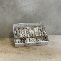 Hindistan cevizli kalem sarma – içi fındık ezmeli, dışı hindistancevizi kaplı yöresel tatlı