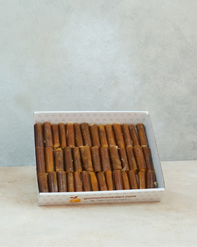 Kalem sarma köme – dut herlesiyle hazırlanan, ince sarımlı fındık dolgulu geleneksel Gümüşhane tatlısı