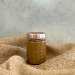 Şeker ilavesiz dutlu fındık ezmesi cam kavanoz içinde